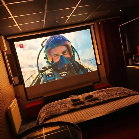 Jacuzzi Et Cinéma, 1 Apartamento